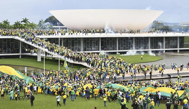 Bolsonaristas buscaron ingresar al Congreso brasileño. Foto: AFP