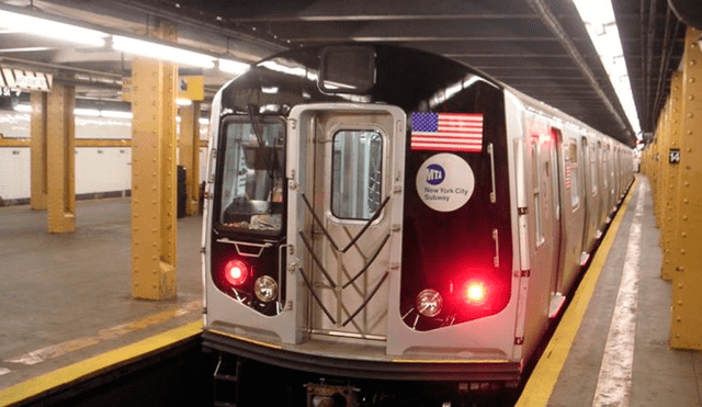Pareja fue captada teniendo relaciones sexuales en una estación de metro de Brooklyn, en Estados Unidos.