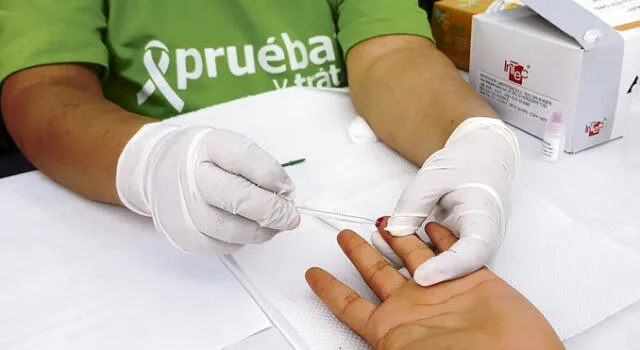 Peruanos y chilenos se hacen pruebas de VIH