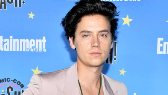 Cole Sprouse es detenido durante protesta contra racismo en California.