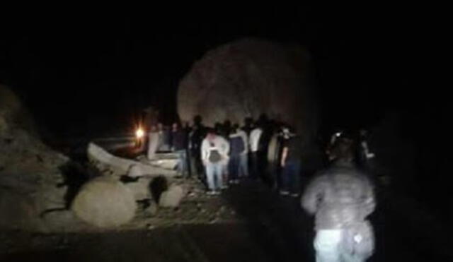 Carretera Central: Deslizamiento de gigantesca roca deja cuatro fallecidos