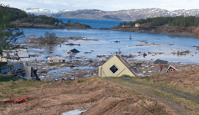 Potente deslizamiento de tierra arrastró al mar ocho casas en Noruega. Foto: AP