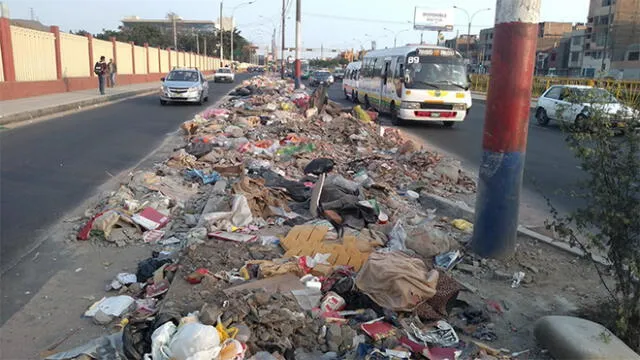 #YoDenuncio: frontis de la UNI se ha convertido en basurero