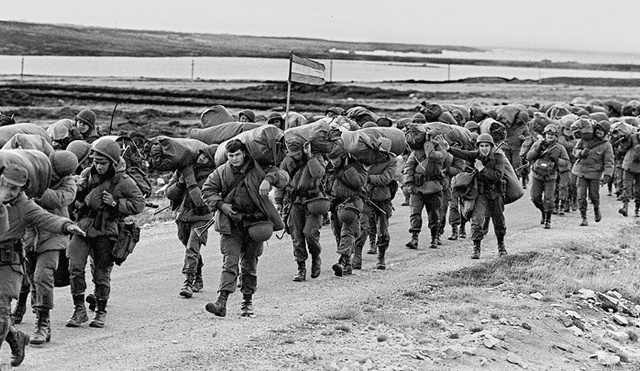15 imágenes históricas que conmemoran el 'Día del Veterano y de los Caídos en la Guerra de las Malvinas'