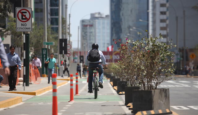 Según el observatorio Lima Cómo Vamos el 75% de limeños se movilizan en transporte público. La bicicleta está llamada a despoblar ese atolladero humano.