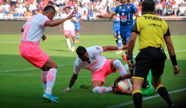 Sigue aquí EN VIVO ONLINE el LDU de Quito vs. Delfín por la final de ida de la Copa Ecuador 2019. | Foto: @LDU_Oficial