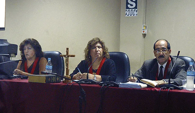 Fallo. Enma Benavides, presidenta de la sala (al centro).