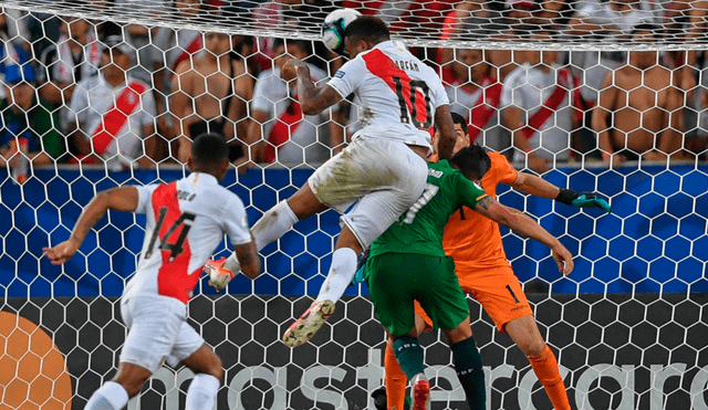 Luis Suárez llenó de elogios a Jefferson Farfán y la selección peruana.