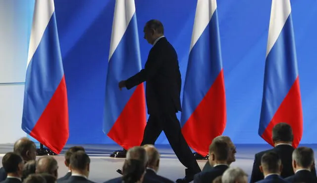 El presidente ruso, Vladimir Putin, se va después de dirigirse a la Asamblea Federal en la sala de exposiciones Manezh en el centro de Moscú el 15 de enero de 2020.