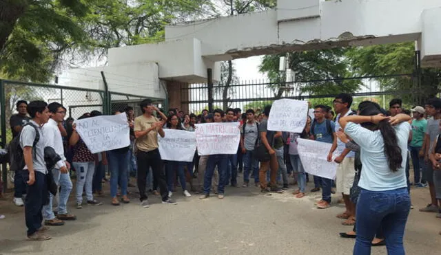 Estudiantes de la Universidad de Piura protestaron por incremento en la matrícula [VIDEO]