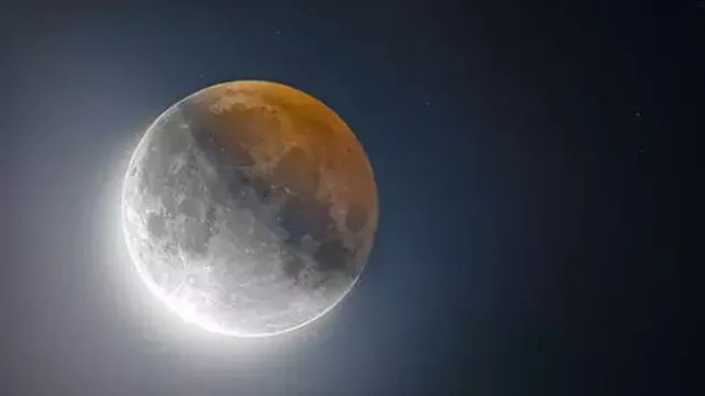 Una parte de la luna es opacada por la penumbra de la Tierra. Crédito: NASA.