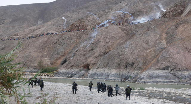Arequipa. Enfrentamientos en el valle de Tambo dejan como saldo policías heridos y personas detenidas.
