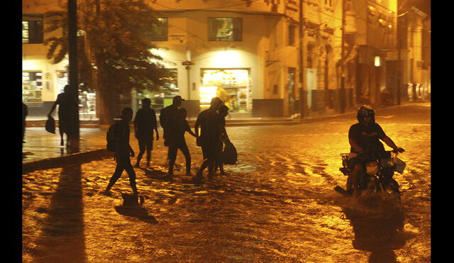 Piura: Se inundan las principales calles de la ciudad tras intensas lluvias | FOTOS