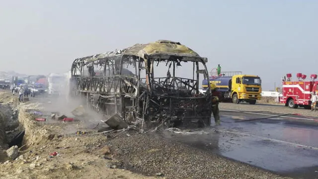 Se incendia bus que trasladaba a músicos de la orquesta Agua Azul [VIDEO] 