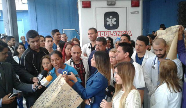 Enfermeros venezolanos rechazan aumento de salario anunciado por Maduro