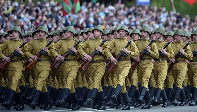 Desfile militar en Bielorrusia para conmemorar la victoria en la Segunda Guerra Mundial. Foto: AFP.