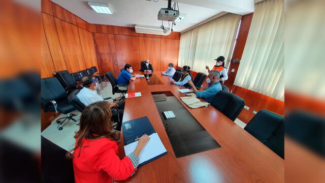 Congresistas y gobernador regional de Lambayeque sostuvieron reunión de trabajo.