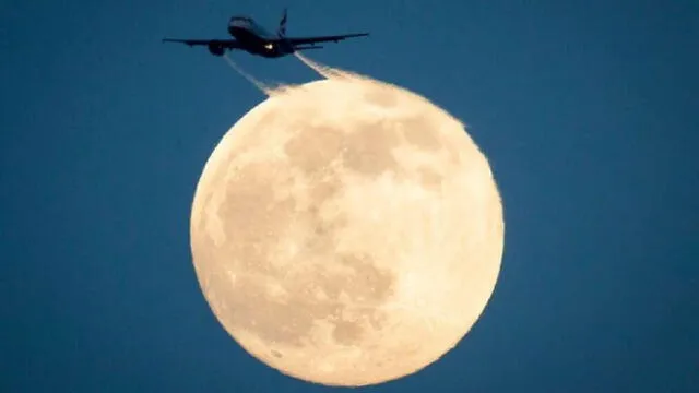 Superluna 2020 captada en Londres. Foto: AP