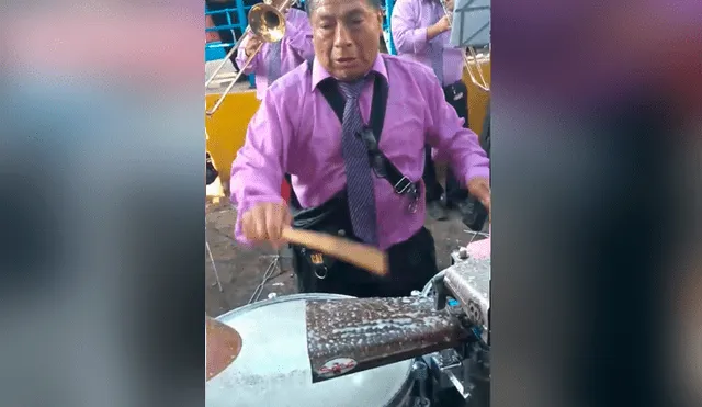 Facebook viral: rocían cerveza a músico peruano y este tiene increíble reacción que impacta en redes