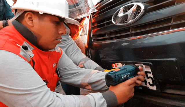 Retiran placas a más de 60 vehículos informales 