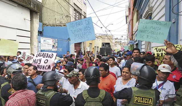 Azucareros protestan en juzgado por administración de agroindustrial Tumán