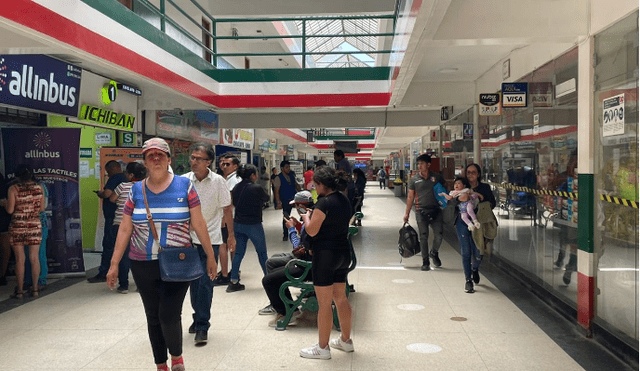 A pesar del alto costo de los pasajes, los ciudadanos adquieren pasajes para retornar de Chiclayo a Lima. Foto: Rosa Quincho/URPI/LR