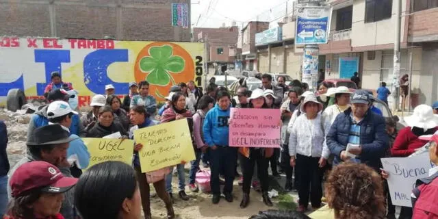 Huancayo: padres exigen docentes para alumnas de Rosa de América