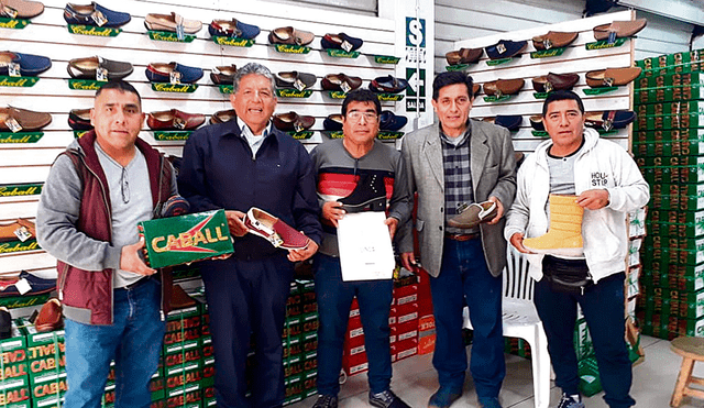 Calidad. Alcalde Víctor Rebaza señala que calzado porvenireño es competitivo y puede salir al exterior.