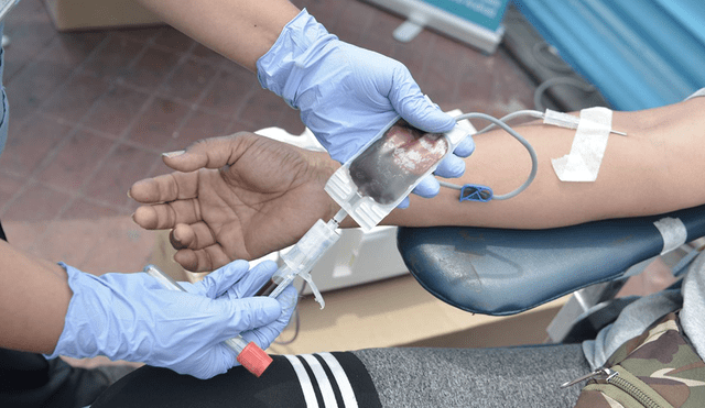 Personal de salud donó sangre ante la falta de donantes en Arequipa  