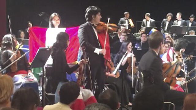 Fiestas Patrias: peruanos corean “La flor de la canela” en un concierto en Ucrania [VIDEO] 