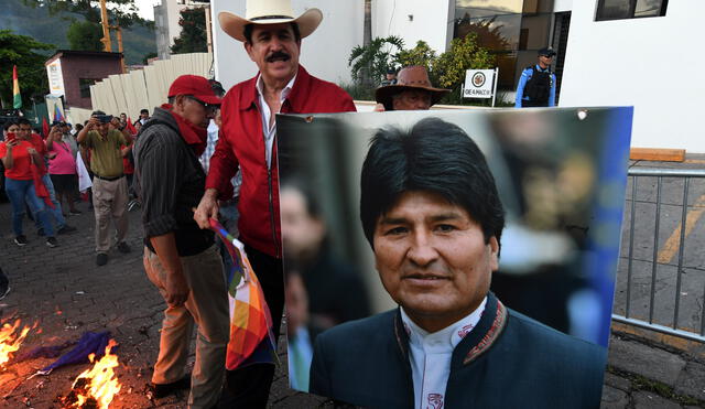 El Gobierno interino de Bolivia mantiene una mesa de diálogo para pacificar el país. Foto: AFP.