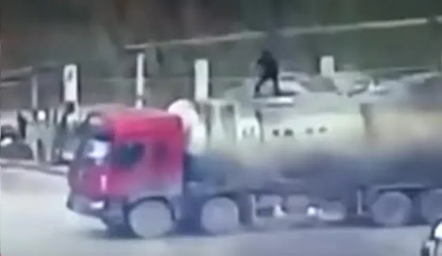 YouTube: Impactante video de chofer que hizo explotar cisterna en China [VIDEO]