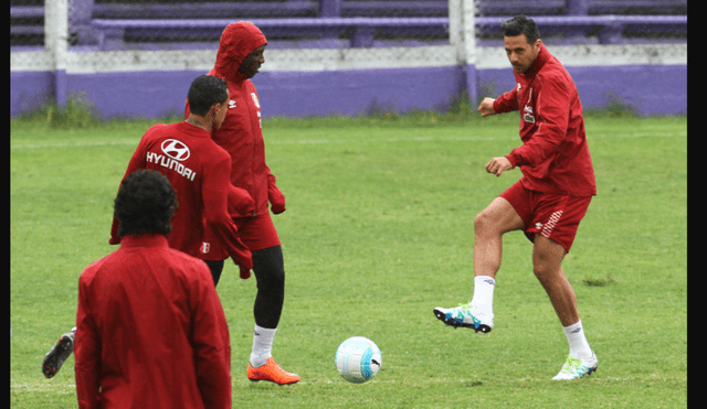 Claudio Pizarro analizó porqué recibió tantas críticas de los hinchas de la selección peruana. Foto: Líbero