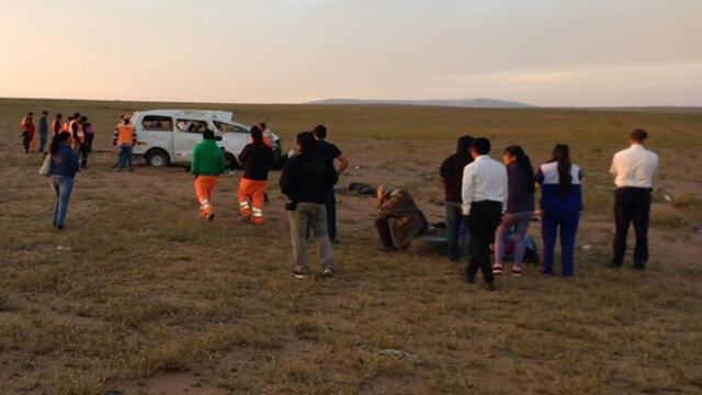 Dos médicas mueren tras despiste de miniván Tacna