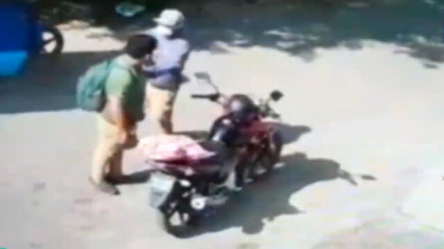 Delincuentes interceptaron a repartidor de delivery para robarle su moto. (Foto: Captura de video / Latina Noticias)
