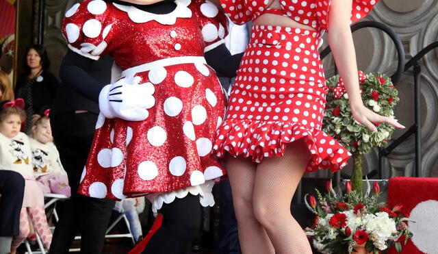 Katy Perry recibe su 'estrella' junto a Minnie