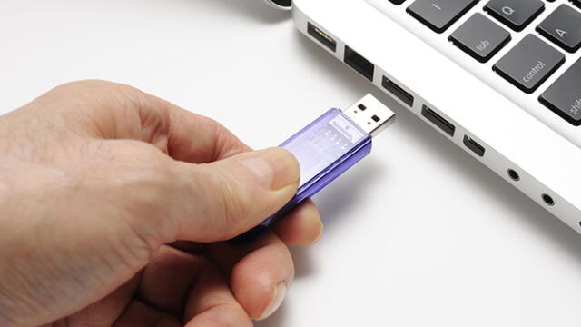 ¿Por qué siempre debes sacar tu USB en 'modo seguro'? Te sorprenderás al saberlo [VIDEO]