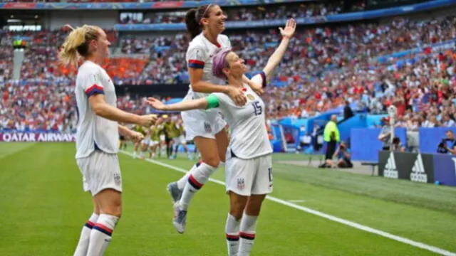 Estados Unidos: selección femenina de fútbol exige compensación por discriminación de género