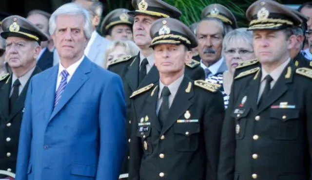 Ministro de Defensa y jefe del Ejército de Uruguay, destituidos tras escándalo de DDHH