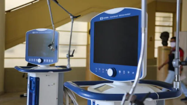 La entrega de los equipos se produce bajo la estrategia ‘La Salud nos une’, en la que el Servicio de Electrónica de la Fuerza Aérea se compromete a reparar ventiladores mecánicos para pacientes UCI. (Foto: Minsa)