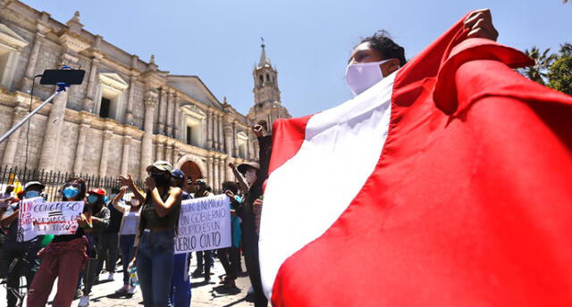 Continúan protestas en Arequipa contra Manuel Merino.