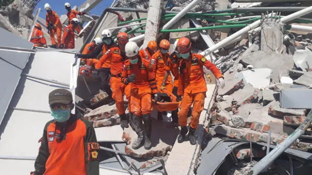 Indonesia: muertos por tsunami y terremoto suben a 832 pero podrían ser más