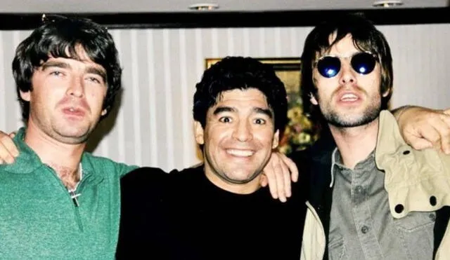 Liam Gallagher y Noel Gallagher junto a Diego Armando Maradona. Foto: Instagram