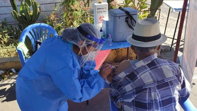 Vacunación a adultos mayores se realiza en Arequipa.