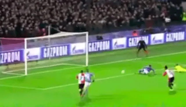 YouTube: Renato Tapia y su espectacular salvada que evitó gol de Nápoli [VIDEO]