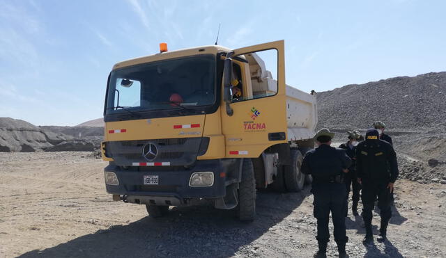 Intervienen camión de la región por descargar desmonte en lugar no autorizado
