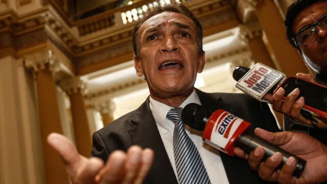 Becerril se sigue enfrentando a Nuevo Perú pese a haberle llamado brazo del terrorismo