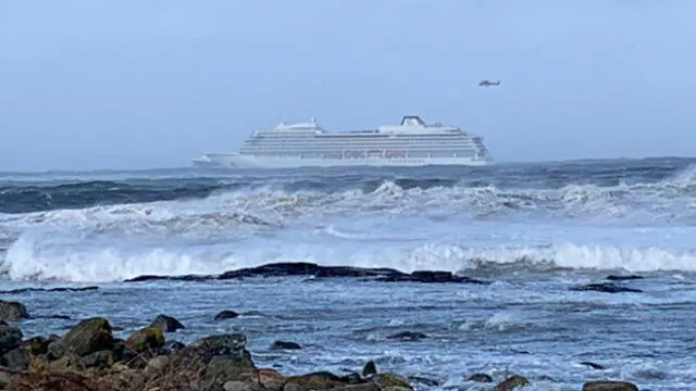 Rescatan a 1 300 personas de un crucero que sufrió desperfectos en medio del mar noruego