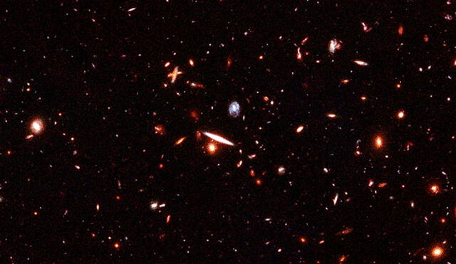 Esta imagen tomada por el Telescopio Espacial Hubble muestra a las galaxias tal como eran cuando el Universo tenía solo 680 millones de años. Crédito: NASA.