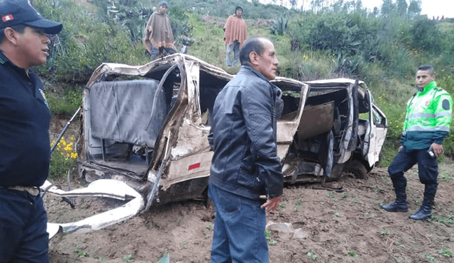 Combi cae a profundo abismo en la provincia de Otuzco